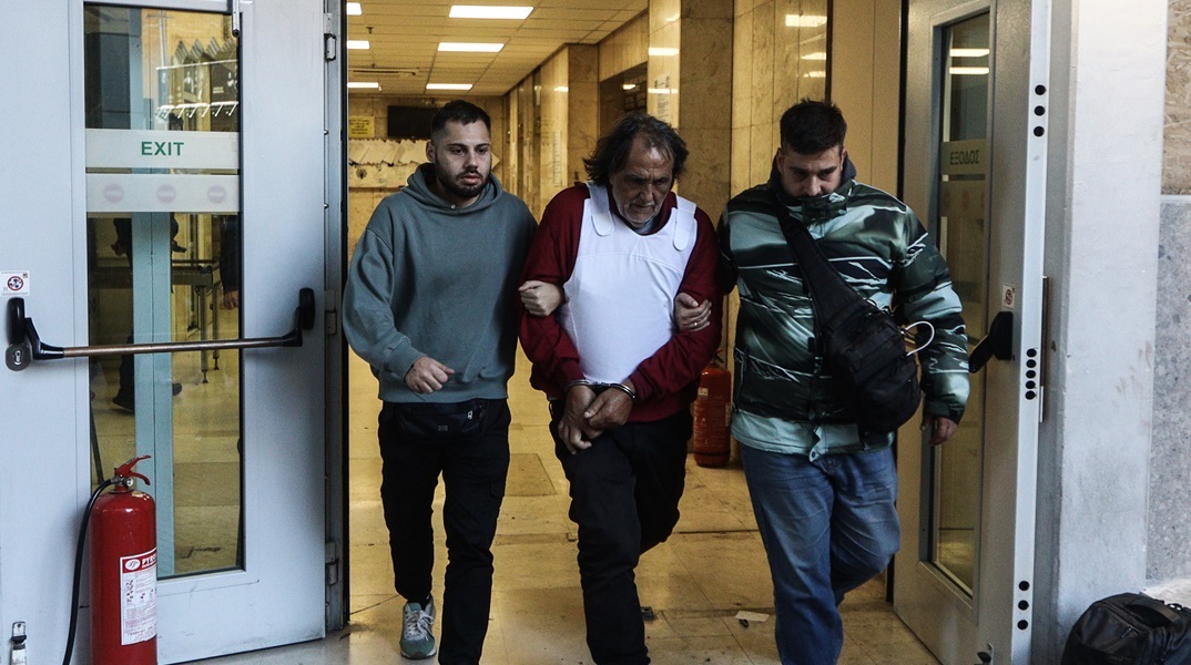 «Γιατί ταράζεσαι; Ένας άνθρωπος λιγότερος στη Γη» - Χωρίς ίχνος μετάνοιας ο 71χρονος γυναικοκτόνος στη Σαλαμίνα