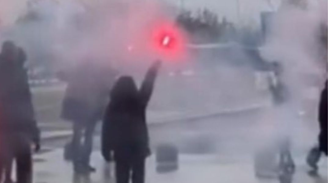 Δολοφονία Κατσουρή: Αποθεώθηκαν στην επιστροφή τους οι Κροάτες οπαδοί που αποφυλακίστηκαν από την Ελλάδα