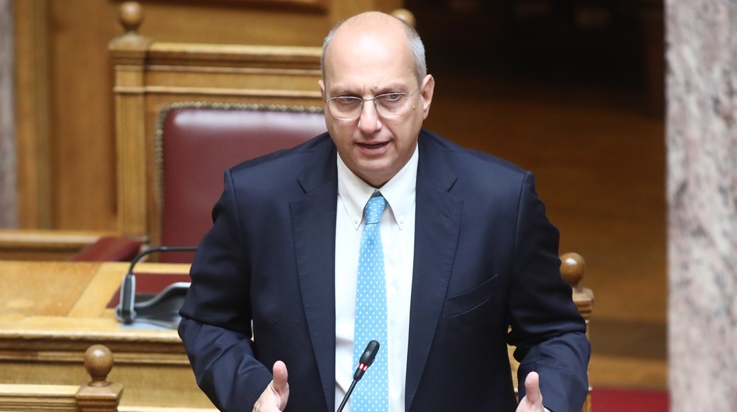 Οικονόμου για χούλιγκαν: Δε μιλάμε για μεμονωμένα άτομα αλλά για ομάδες με συμμετοχή σε εγκληματικές δραστηριότητες 