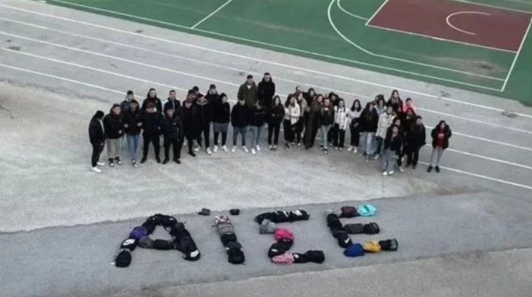 Ξάνθη: Το συγκινητικό αντίο μαθητών στη 19χρονη Αϊσέ που παρασύρθηκε από αμάξι αστυνομικού 