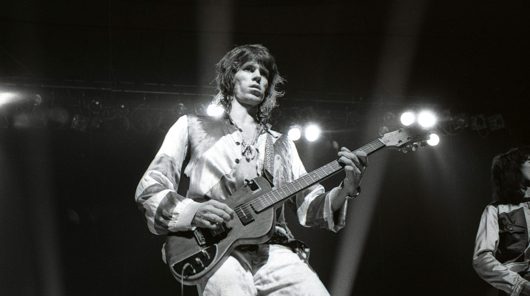 Σαν σήμερα στις 18 Δεκεμβρίου 1943 γεννιέται ο κιθαρίστας των Rolling Stones, Keith Richards Η πορεία του προς την κατάκτηση της κορυφής και ο αγώνας του με τα ναρκωτικά