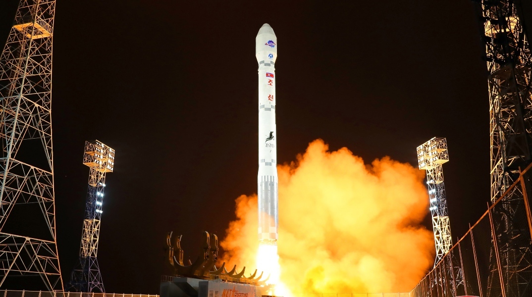 Ιαπωνία: Ο πύραυλος που εκτόξευσε η Β. Κορέα μπορεί να πλήξει «όλη την επικράτεια» των ΗΠΑ Ικανός να διανύσει πάνω από 15.000 χιλιόμετρα 