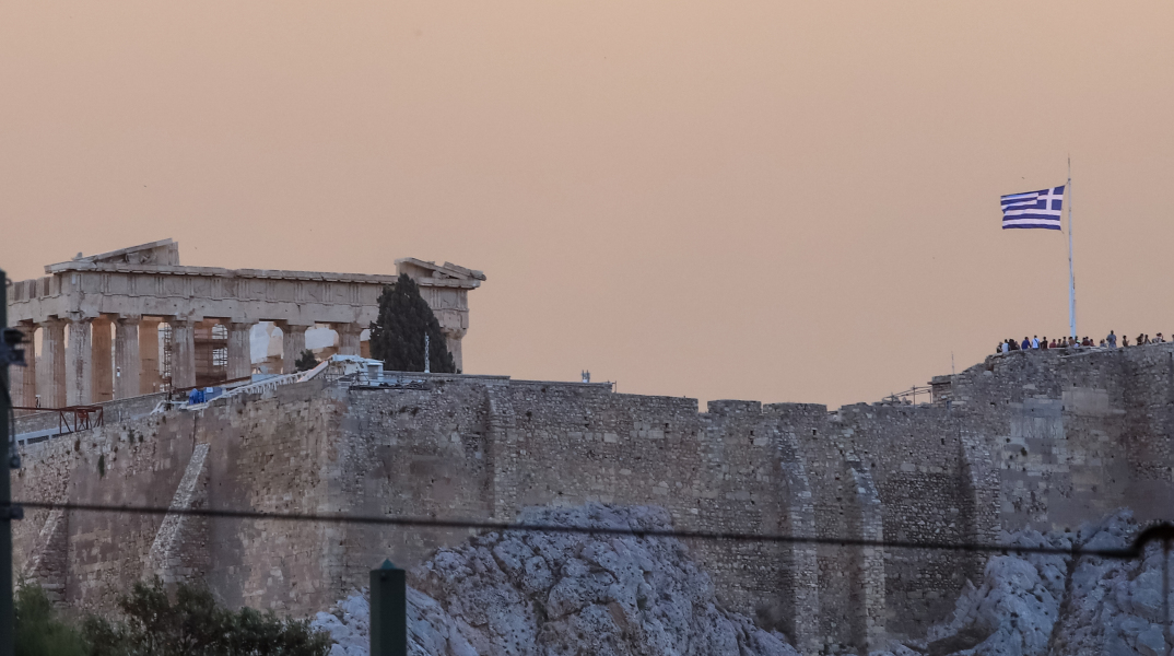 Το σωματείο των αρχαιοφυλάκων ΠΕΥΦΑ προκήρυξε 24ωρη απεργία για αύριο Τρίτη 19/12 στον αρχαιολογικό χώρο της Ακρόπολης	