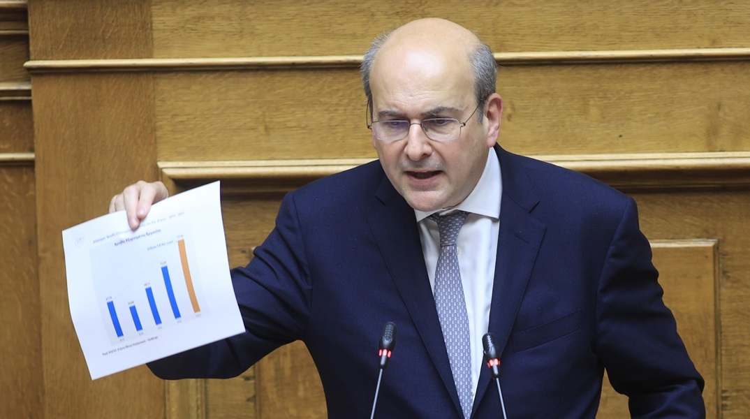 Χατζηδάκης για Economist: Είναι άραγε και αυτός μέρος της διεθνούς συνομωσίας υπέρ της Ελλάδας;