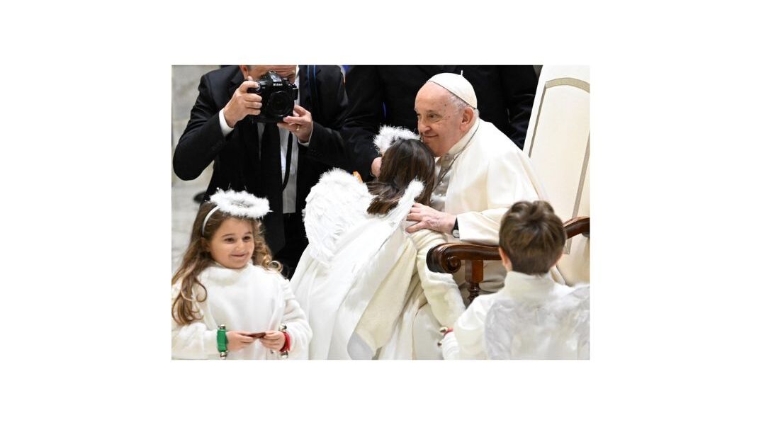 Βατικανό: "Οι ιερείς μπορούν να ευλογούν τα ομόφυλα ζευγάρια", αποφάσισε ο πάπας Φραγκίσκος