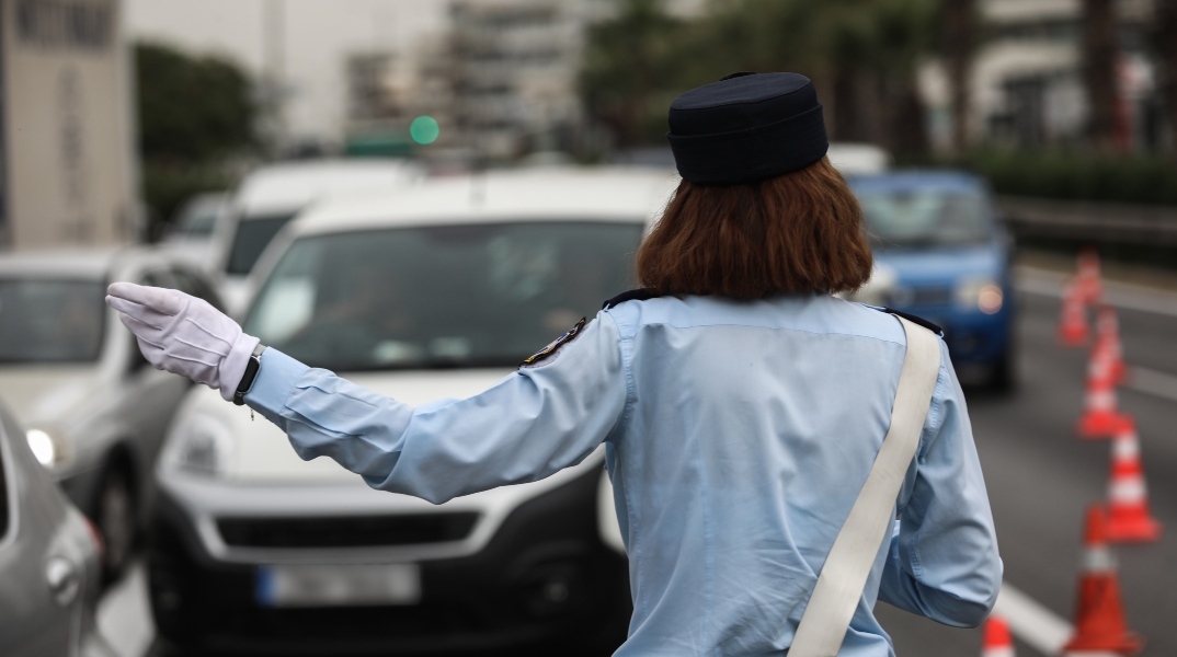 Αυξημένα μέτρα ασφάλειας κατά την εορταστική περίοδο - Οι οδηγίες της Τροχαίας προς τους πολίτες Τι ισχύει για τις κυκλοφοριακές ρυθμίσεις και την κίνηση φορτηγών 