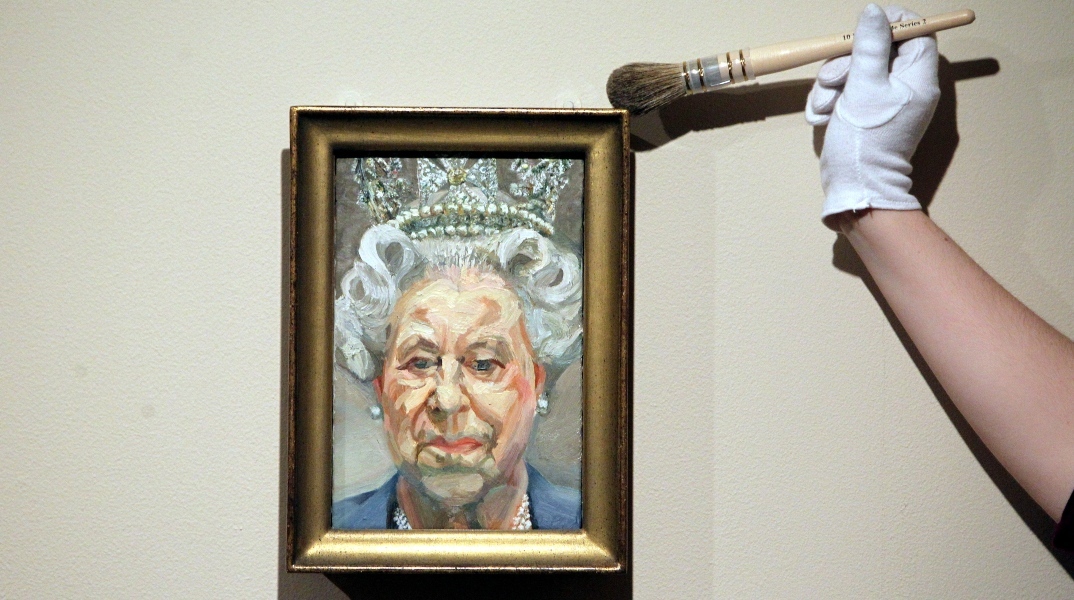 Σαν σήμερα στις 20 Δεκεμβρίου 2001 ο Lucian Freud  αποκάλυψε το πορτραίτο της βασίλισσας Ελισάβετ ΙΙ.  Οι αντιδράσεις που προκάλεσε και η κληρονομιά του ως ένα από τους σημαντικότερους πορτρετίστες του 20ου αιώνα