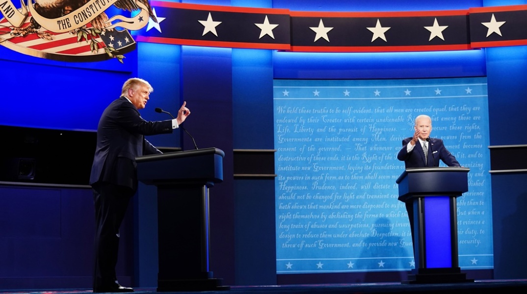 Ντόναλντ Τραμπ (αριστερά) και Τζο Μπάιντεν (δεξιά) κατά τη διάρκεια debate