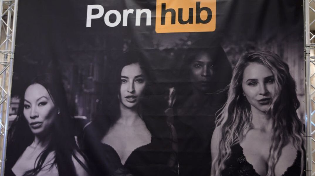 E.E: Στο στόχαστρο τα sites ενηλίκων Xvideos, Pornhub and Stripchat