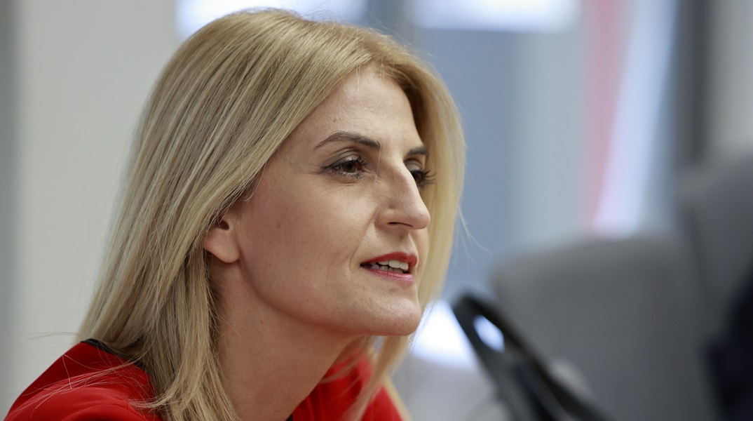 Δώρα Αυγέρη κατά Μητσοτάκη: Δεν έχει καμία έγνοια για τη Δημόσια Υγεία και τη Δημόσια Παιδεία - Θέλει να κερδοσκοπήσουν επιχειρηματίες