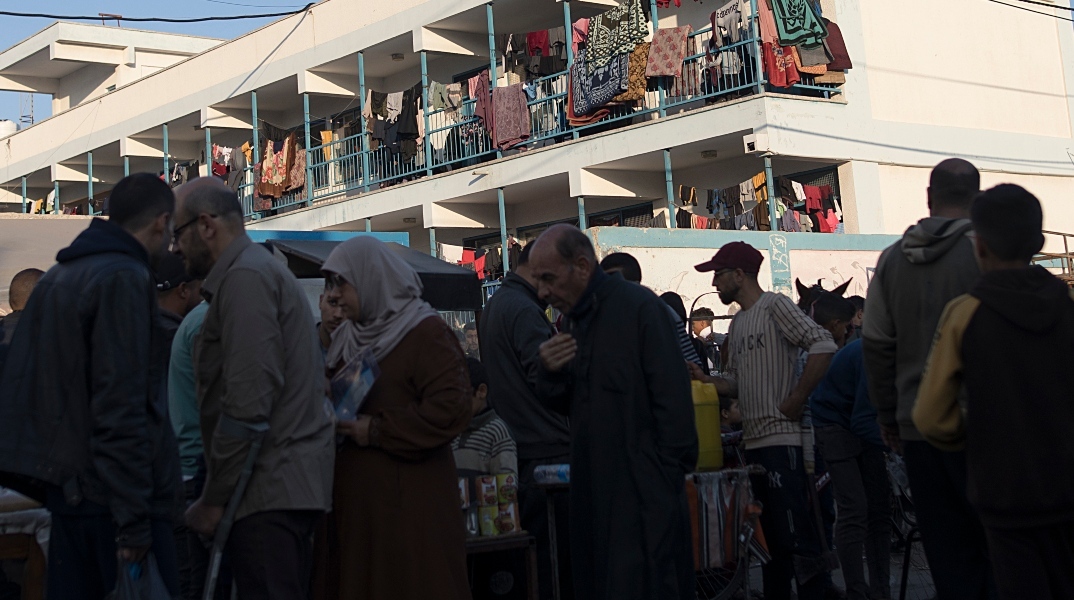 Γάζα: Δραματική η κατάσταση στη Ράφα με πάνω από 12.000 ανθρώπους ανά τ. χλμ. σύμφωνα με τον ΟΗΕ Εκτοπισμένοι Παλαιστίνιοι συνωστίζονται σε καταυλισμούς με άθλιες συνθήκες διαβίωσης