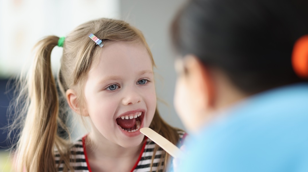 Μαγιορκίνης για στρεπτόκοκκο: Αυτά είναι τα συμπτώματα που πρέπει να προσέξουν οι γονείς 