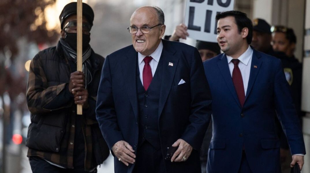 Τζουλιάνι: Δηλώνει χρεοκοπία λόγω Τραμπ