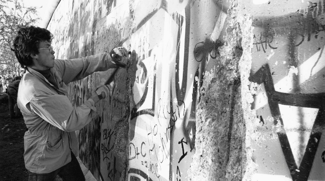 Οι άνθρωποι που άρχισαν να κατεδαφίζουν το τείχος έμειναν γνωστοί ως «mauerspechte» ή «δρυοκολάπτες τοίχου»