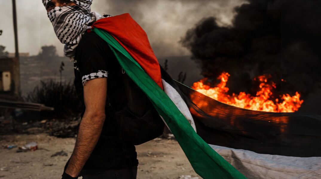 Ο πόλεμος μεταξύ της Χαμάς και του Ισραήλ ξεκίνησε στις 7 Οκτωβρίου 2023, όταν ένοπλοι μαχητές της οργάνωσης επιτέθηκαν εναντίον αμάχων Ισραηλινών που συμμετείχαν σε μουσικό φεστιβάλ, γεγονός που συνιστά τη μεγαλύτερη τρομοκρατική ενέργεια από συστάσεως του κράτους του Ισραήλ