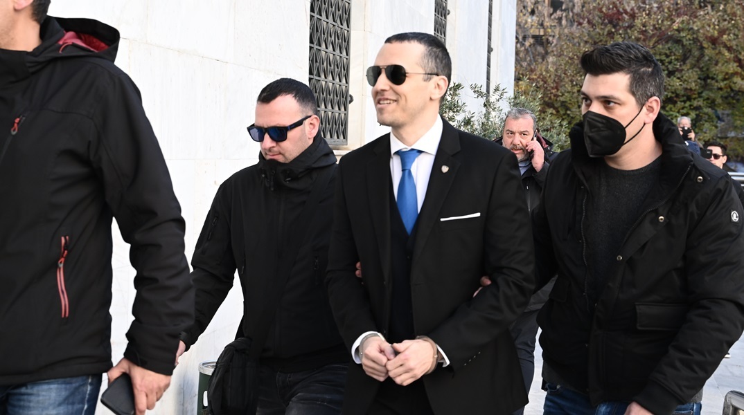 Ορκίστηκε δημοτικός σύμβουλος ο Ηλίας Κασιδιάρης © ΤΑΤΙΑΝΑ ΜΠΟΛΑΡΗ/EUROKINISSI