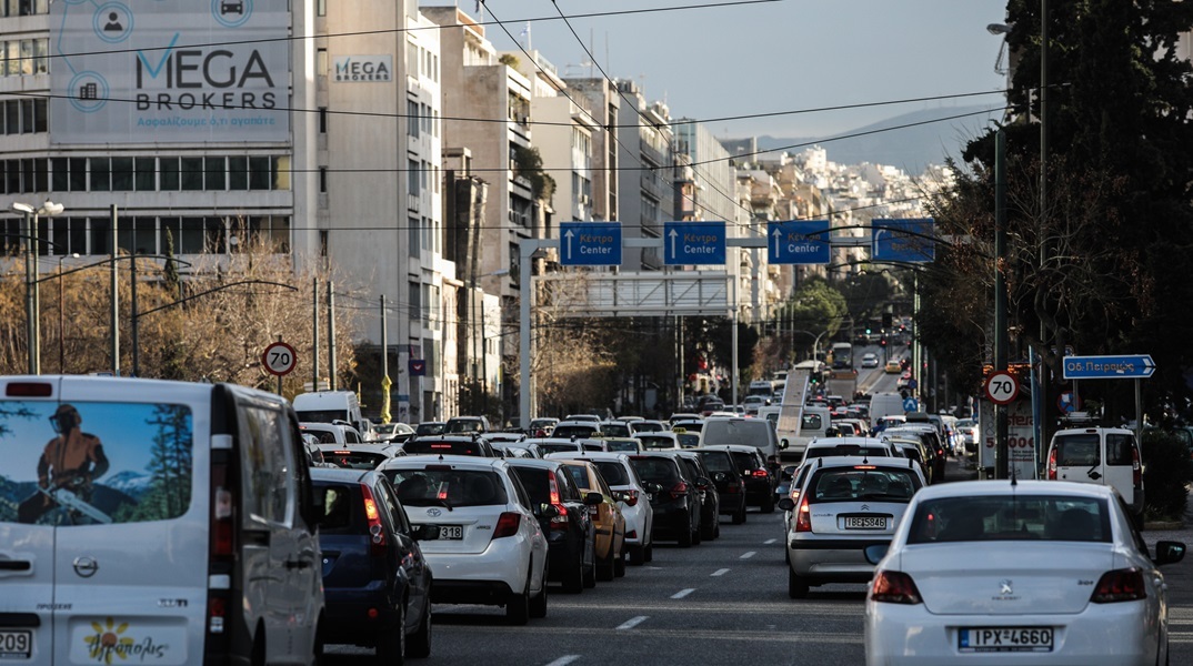 Χωρίς ιδιαίτερα προβλήματα η κίνηση στους δρόμους της Αττικής