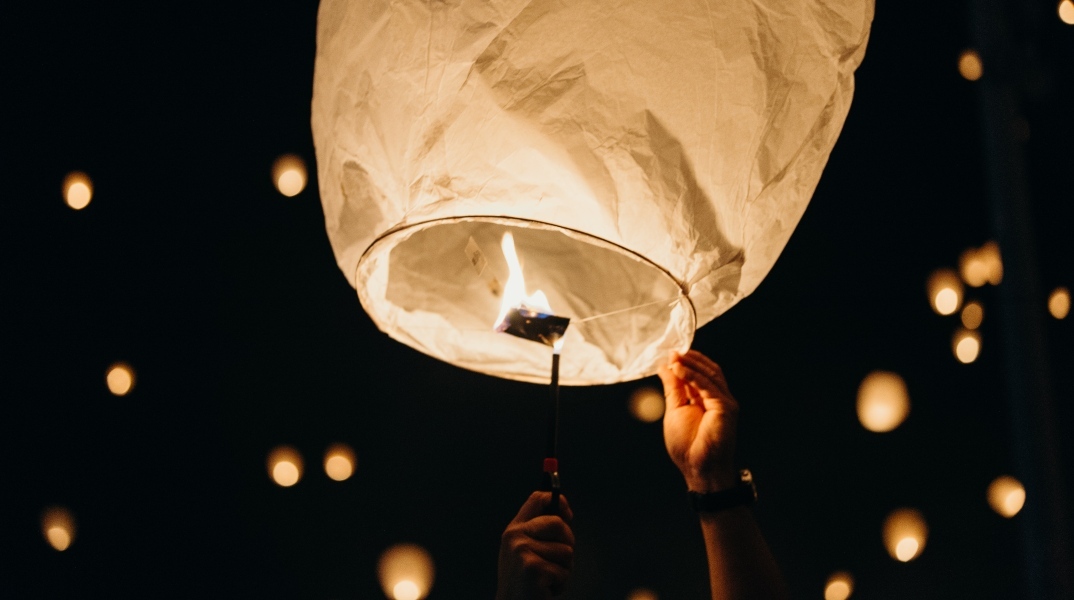 Με φαναράκια θα γεμίσει ο ουρανός της Θεσσαλονίκης την παραμονή της Πρωτοχρονιάς Χριστουγεννιάτικα happenings σας περιμένουν στην πλατεία Αριστοτέλους