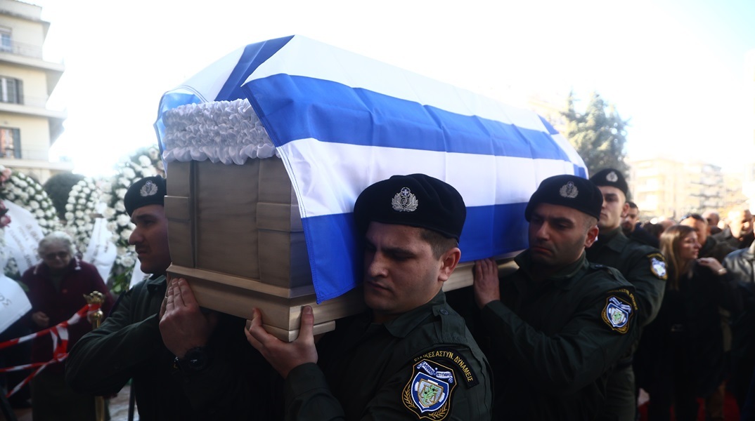 Ρίγη συγκίνησης στη Θεσσαλονίκη στο τελευταίο αντίο προς τον Γιώργο Λυγγερίδη