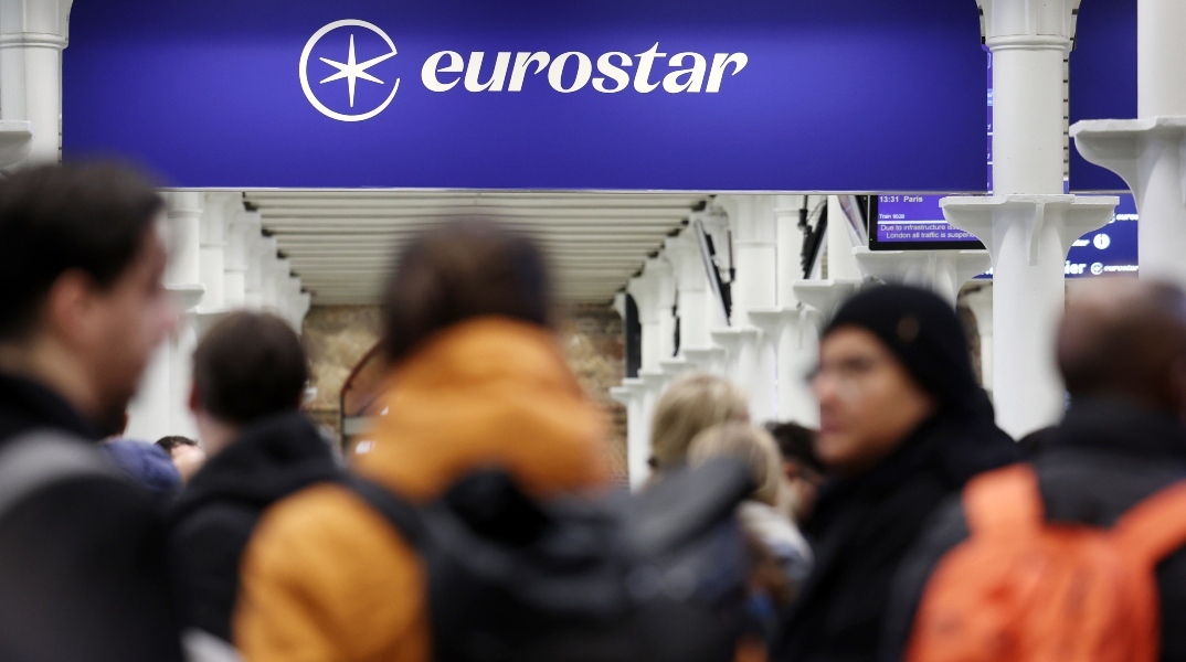 Πλημμύρησε σήραγγα στη νότια Αγγλία εμποδίζοντας τους επιβάτες να ταξιδέψουν Χιλιάδες έχουν  αποκλειστεί  κάτω από τον ποταμό Τάμεση