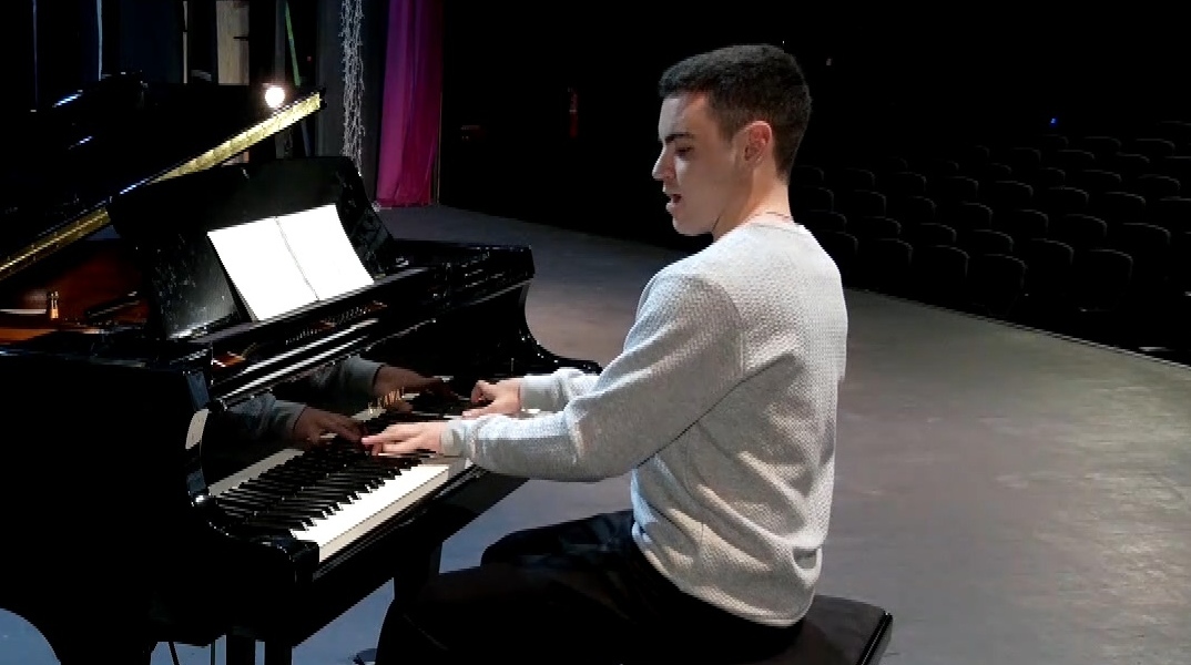 Δανιήλ Κολανιάν: Ο 15χρονος βραβευμένος πιανίστας με καταγωγή από την Κοζάνη Απέσπασε το πρώτο βραβείο στον 8ο Πανελλήνιο Διαγωνισμό Μουσικής 2023 του Ομίλου UNESCO