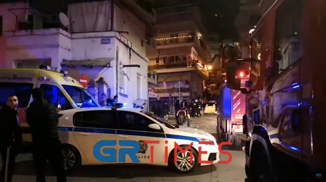 Θεσσαλονίκη: 25χρονος τραυματίστηκε από έκρηξη φιάλης υγραερίου σε διαμέρισμα Από το ωστικό κύμα αποκολλήθηκε πόρτα στο ισόγειο της πολυκατοικίας