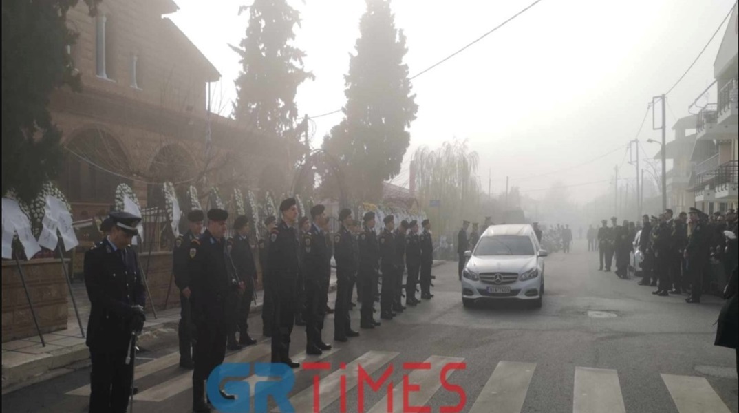 Με όλες τις τιμές το τελευταίο αντίο προς τον αστυνομικό που σκότωσε ο 44χρονος Νορβηγός © GRTimes