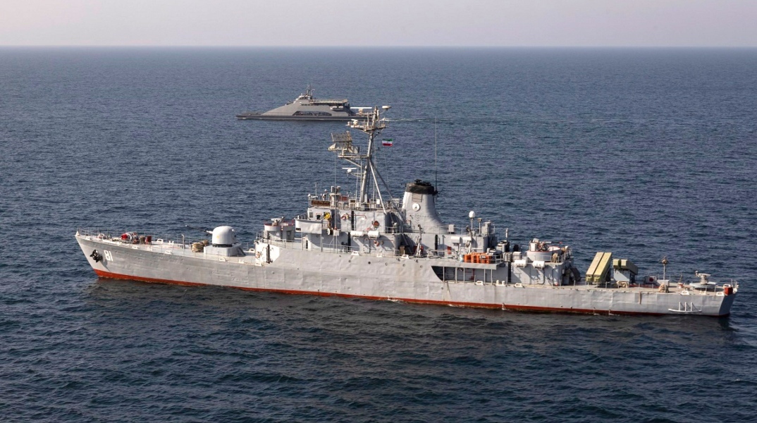 Ιρανικό πολεμικό πλοίο εισήλθε στην Ερυθρά Θάλασσα εν μέσω έντασης με τους Χούθι Ναυτιλιακές εταιρείες αλλάζουν τα δρομολόγια των πλοίων τους για λόγους ασφαλείας