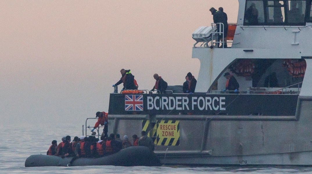 Βρετανία: 30.000 μετανάστες διέσχισαν τη Μάγχη το 2023 - Πολύ λιγότεροι από πέρσι