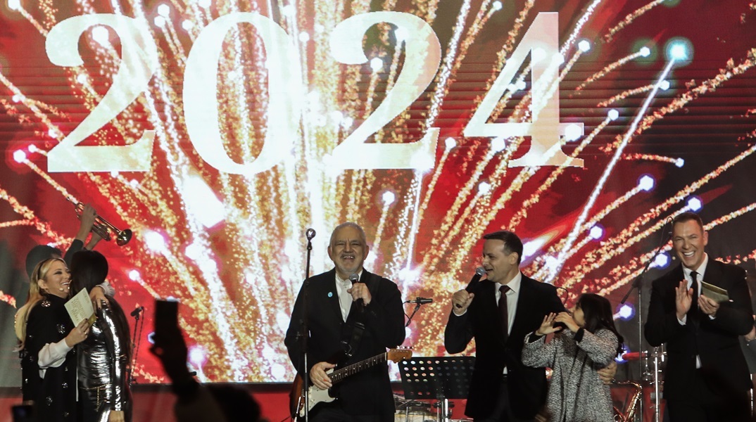 Με δύο μοναδικές συναυλίες στην πλατεία Συντάγματος η Αθήνα υποδέχθηκε το 2024