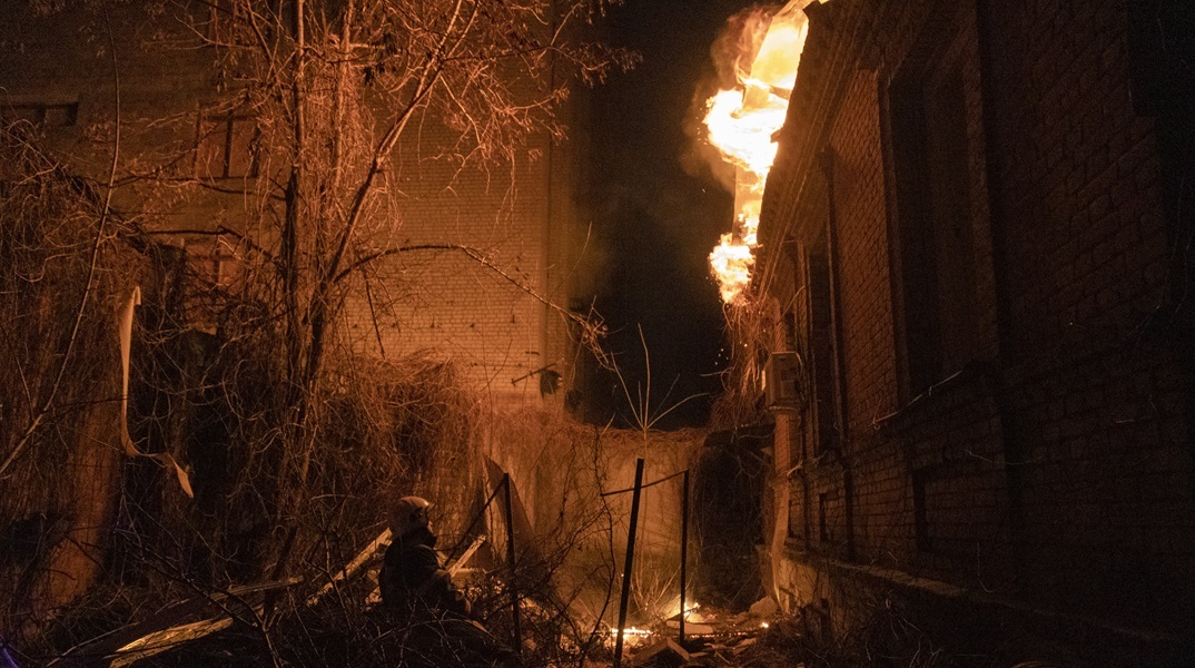 Με αμείωτη ένταση συνεχίζονται οι εχθροπραξίες μεταξύ Ρωσίας και Ουκρανίας 