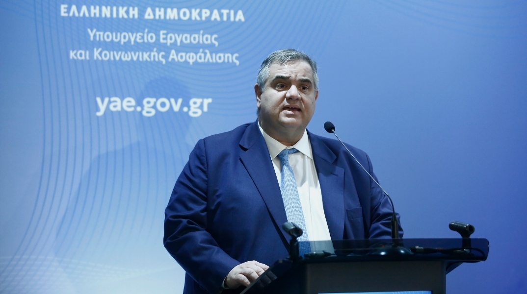 Σπανάκης για «ξεπάγωμα» τριετιών - Οι μισθοί στον ιδιωτικό τομέα μπαίνουν σε μία άλλη τροχιά