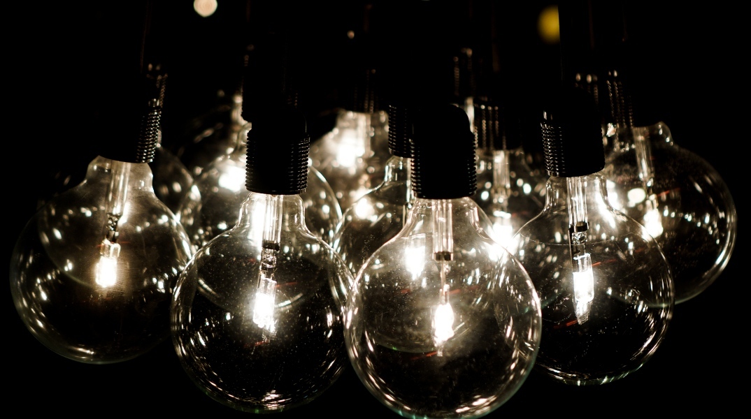 Πράσινα τιμολόγια ρεύματος: Οι χρεώσεις για τον Απρίλιο