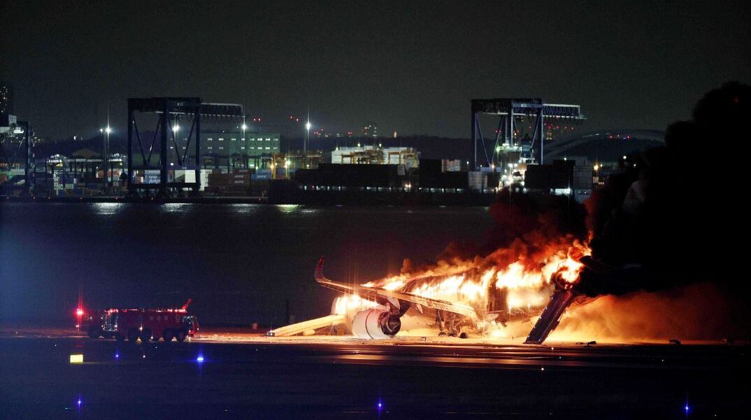 Iαπωνία: Η στιγμή της πρόσκρουσης του επιβατηγού με ένα μικρό αεροσκάφος διάσωσης