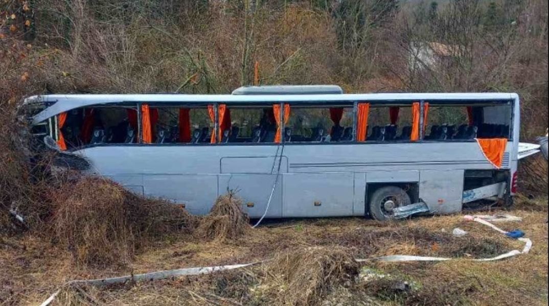 Οκτώ Έλληνες τραυματίες μετά από σύγκρουση λεωφορείου με φορτηγό στη Βουλγαρία