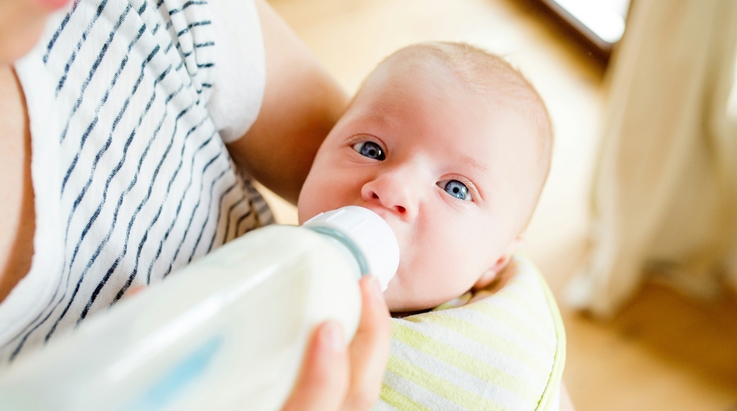 Στα ύψη η τιμή του βρεφικού γάλακτος στην Ελλάδα - Πολύ πιο πάνω από τον ευρωπαϊκό μέσο όρο 