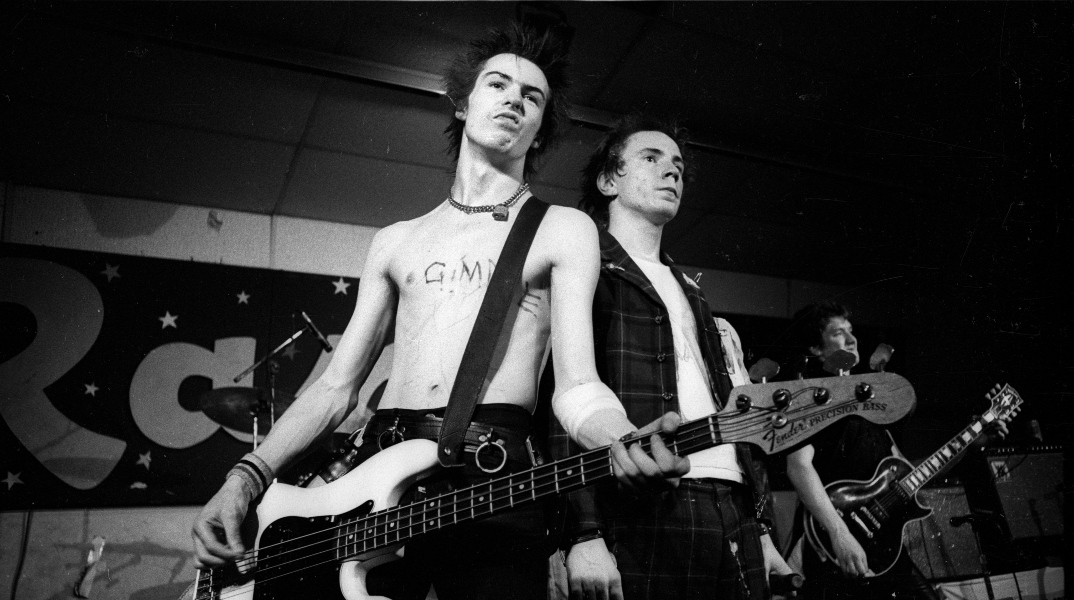 Σαν σήμερα πραγματοποιήθηκε η πρώτη συναυλία των Sex Pistols στις ΗΠΑ Η διάλυση της μπάντας και ο θάνατος του Sid Vicious
