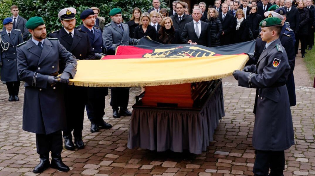 Σόιμπλε: Απούσα η Μέρκελ από την κηδεία του