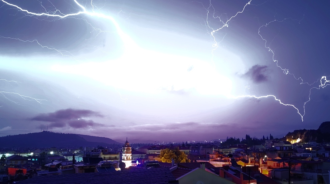 Καιρός: Προειδοποιήσεις για έντονα φαινόμενα αύριο Κυριακή