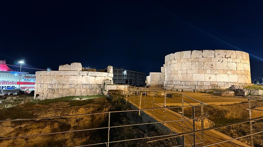 ΥΠΠΟ: Ο αρχαιολογικός χώρος της Ηετιώνειας Πύλης «φωτίζει» τον Πειραιά