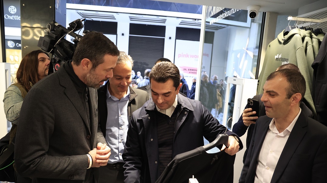 Χειμερινές εκπτώσεις: Επίσκεψη Σκρέκα σε εμπορικά καταστήματα © ΓΙΩΡΓΟΣ ΚΟΝΤΑΡΙΝΗΣ/EUROKINISSI