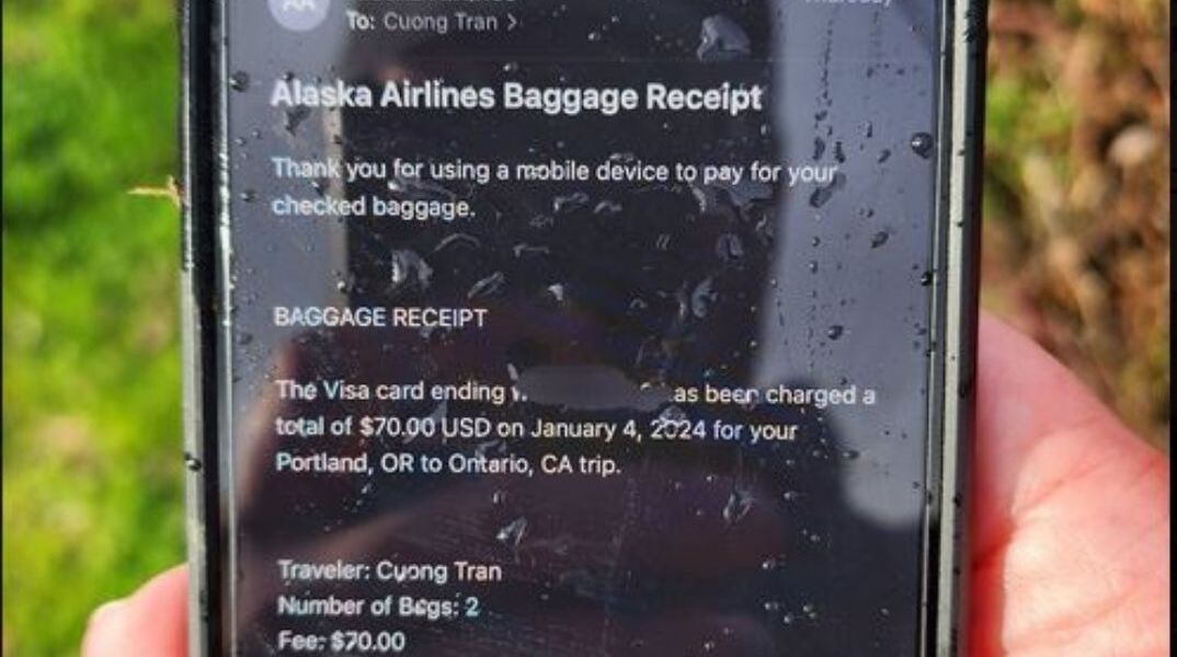 ΗΠΑ: Ένα smartphone που έπεσε από το Boeing της Alaska Airlines, από ύψος 5.000 μέτρων, βρέθηκε άθικτο στο έδαφος	