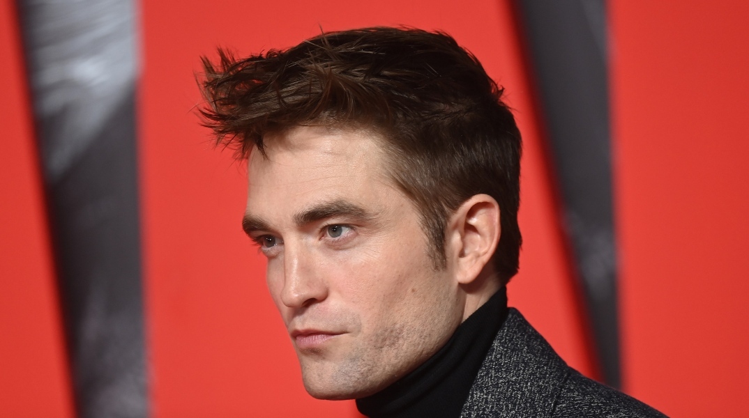 Η νέα ταινία του Robert Pattinson από τον σκηνοθέτη των «Παράσιτων» αναβάλλεται επ' αόριστον