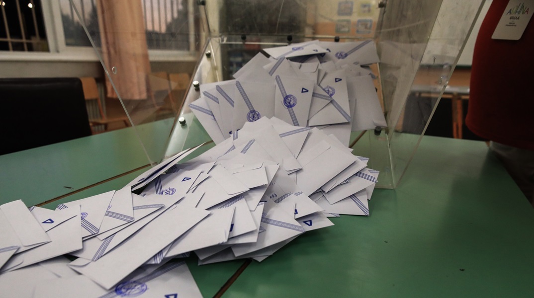 Δημοσκόπηση Prorata-Ευρωεκλογές: Κυριαρχία της ΝΔ - Υπέρ της ίδρυσης μη κρατικών πανεπιστημίων υπό αυστηρά πλαίσια