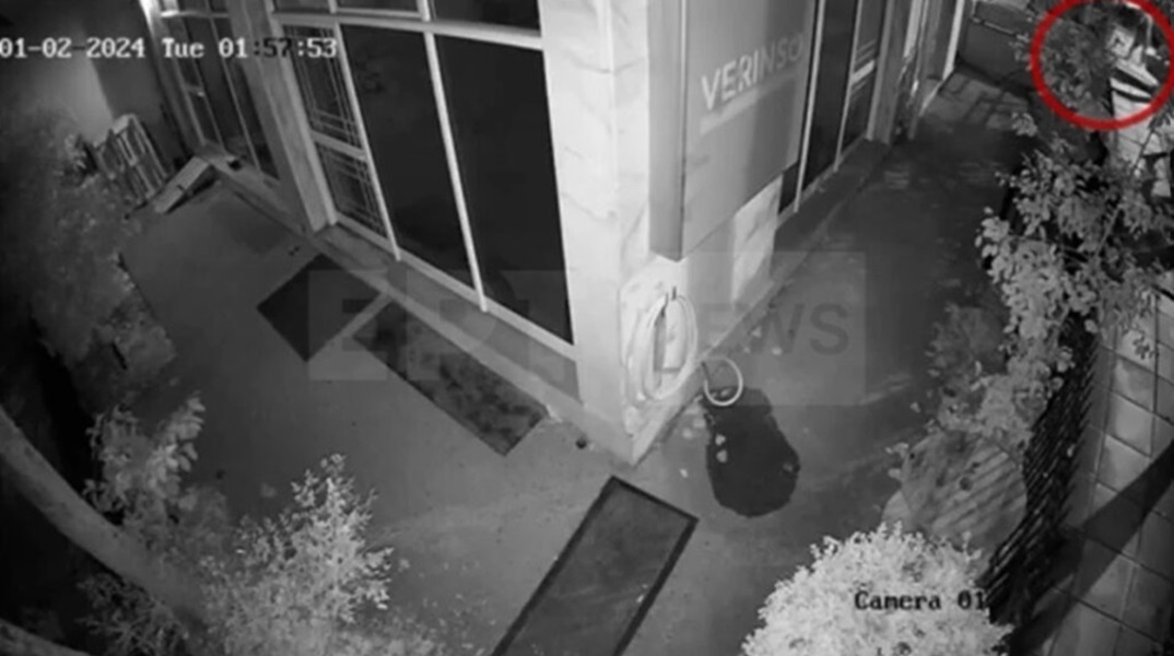 Γυναικοκτονία - Θεσσαλονίκη: Νέο βίντεο ντοκουμέντο τη στιγμή που μεταφέρεται η σορός της 41χρονης εγκύου 