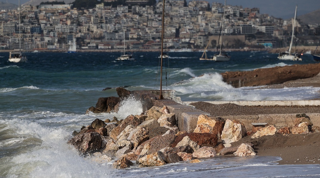 Πτώση της θερμοκρασίας την Παρασκευή με ενίσχυση των ανέμων και των βροχών - Πού θα υπάρξουν καταιγίδες