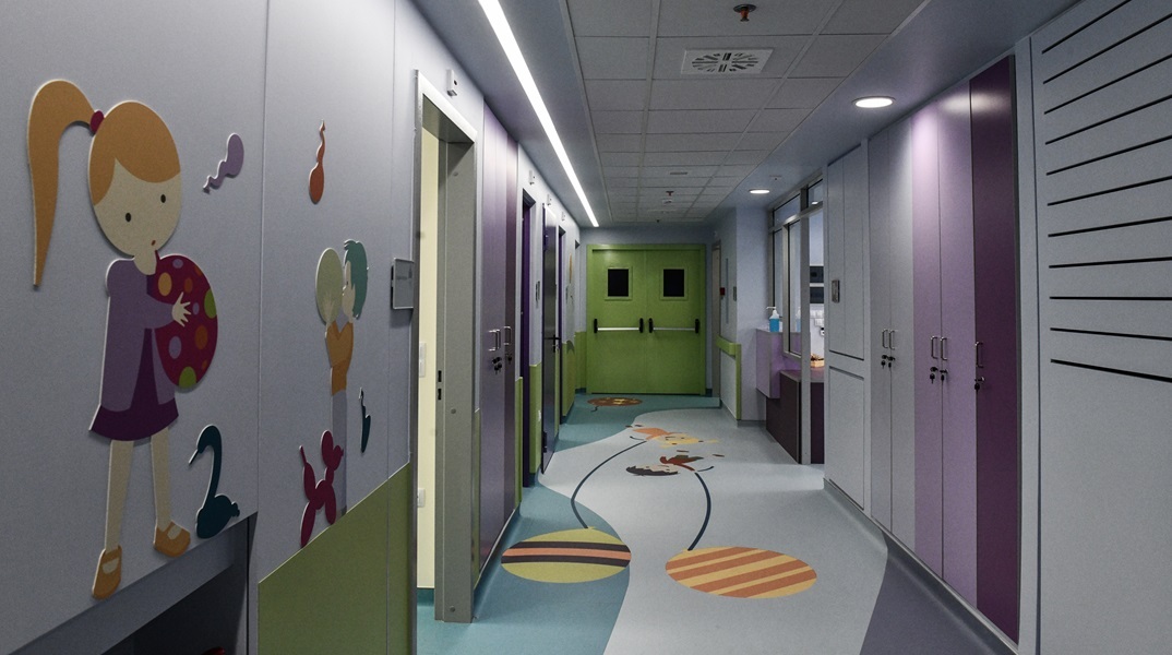 Σε κρίσιμη κατάσταση το 4χρονο παιδί μετά τον ξυλοδαρμό από τον σύντροφο της μητέρας του 