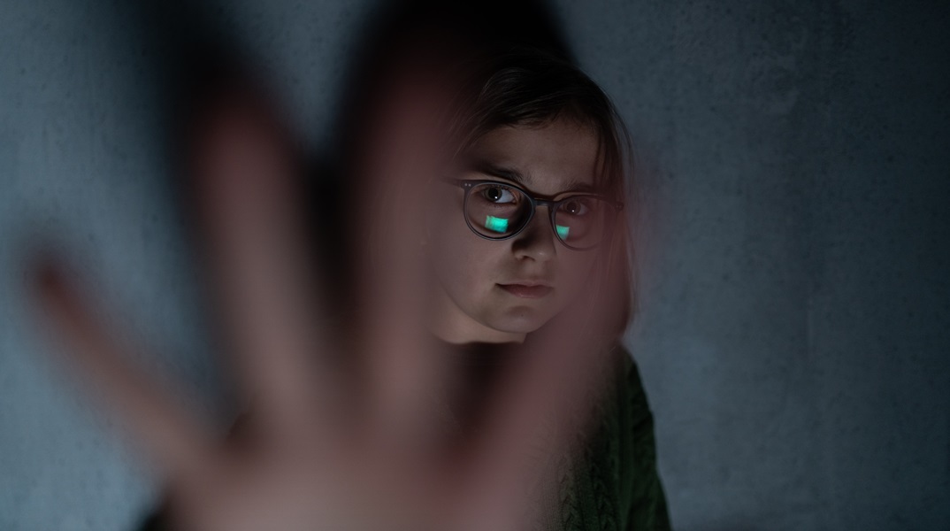 Ποινική δίωξη σε δύο 14χρονους από το Ηράκλειο για διακίνηση «ροζ» φωτογραφιών