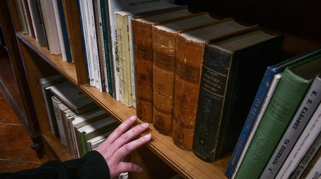 Άγνωστοι έκλεψαν το βιβλιοπωλείο των αστέγων στην Αθήνα - Περίπου 8.000 βιβλία «έκαναν φτερά»