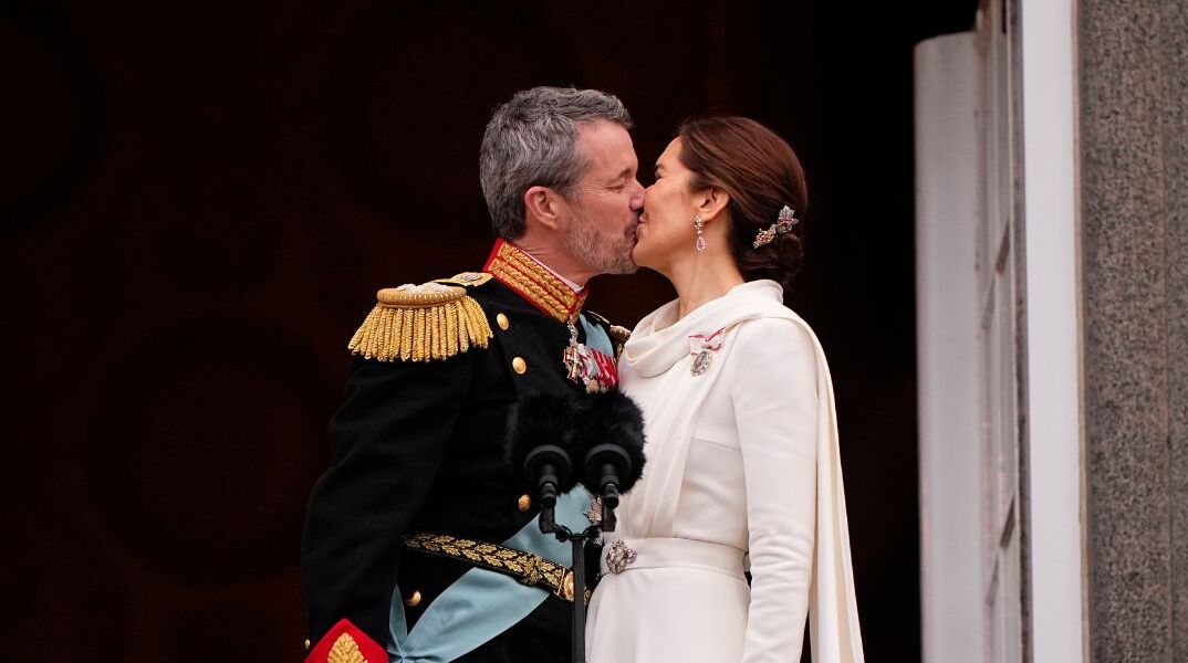 Δανία: Το πρώτο βασιλικό φιλί του Φρέντερικ και της Μαίρη